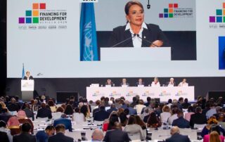 “Nuestros presupuestos sangran para pagar a los bancos privados y organismos multilaterales, dejando muy poco para nuestros pueblos”: Presidenta Xiomara Castro ante Naciones Unidas