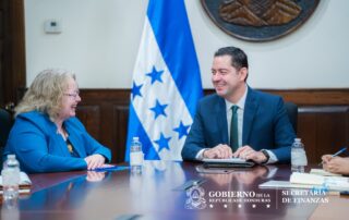 Primer encuentro entre el Ministro de Finanzas y la Encargada de Negocios de Estados Unidos