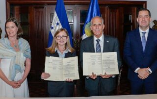 Gobierno de Honduras y el BID firman tres convenios que favorecen al país