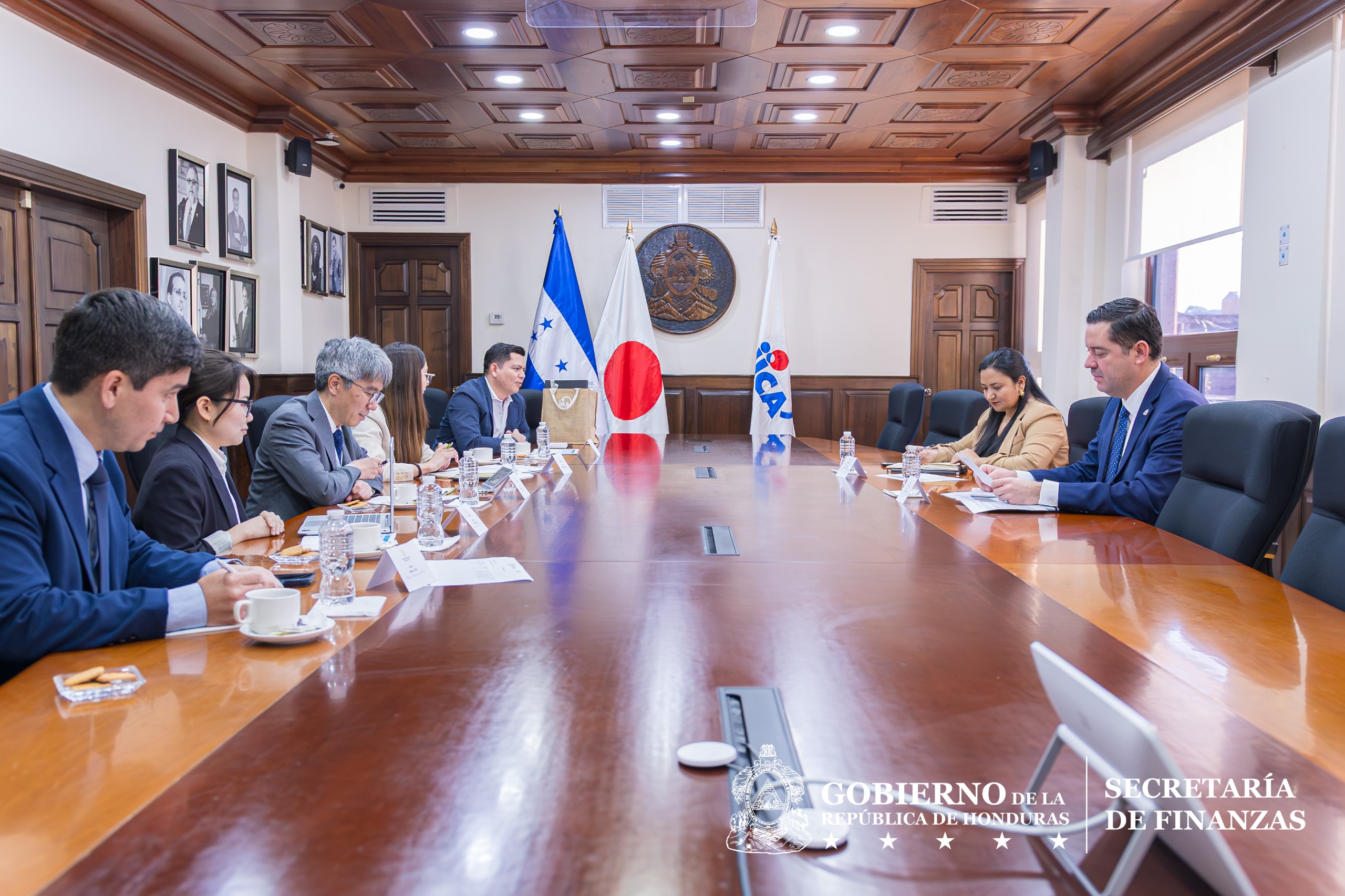 Autoridades de Finanzas reciben visita de Representante de JICA