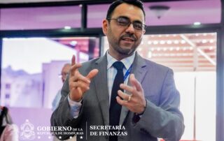 SEFIN capacita a funcionarios de municipalidades