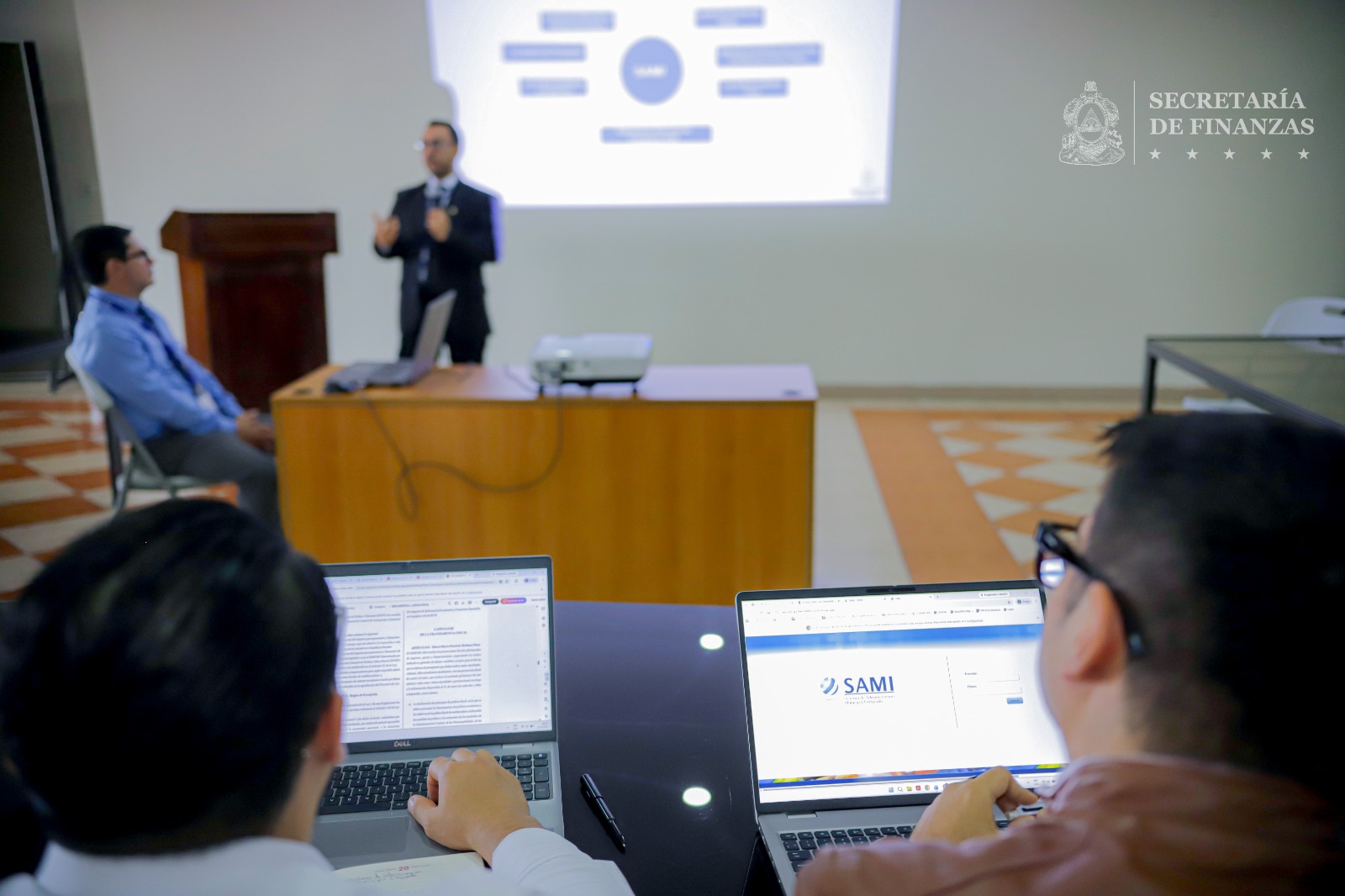 La SEFIN capacita a personal del CNA