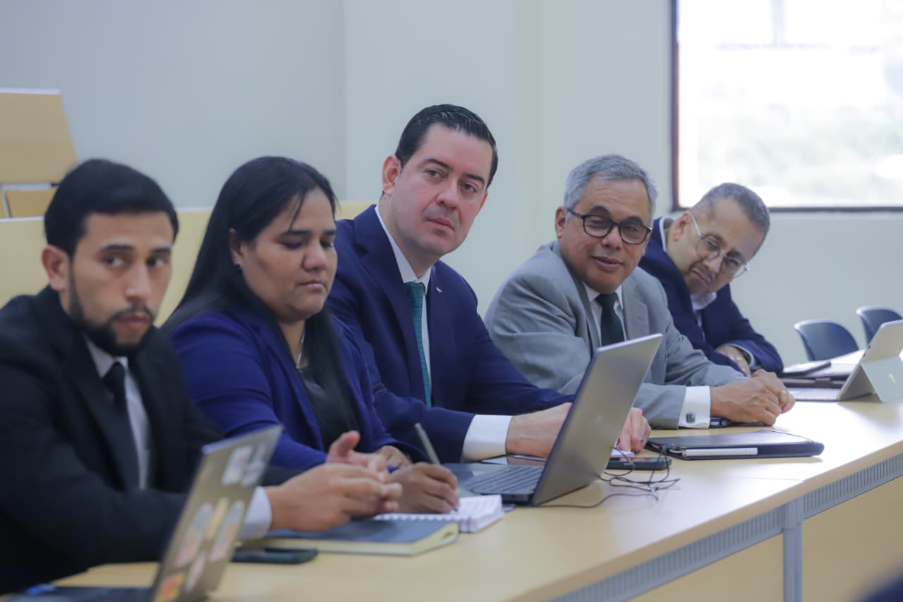 Ministro de Finanzas socializa Proyecto de Presupuesto 2027 con el  Consejo Cívico Fiscal