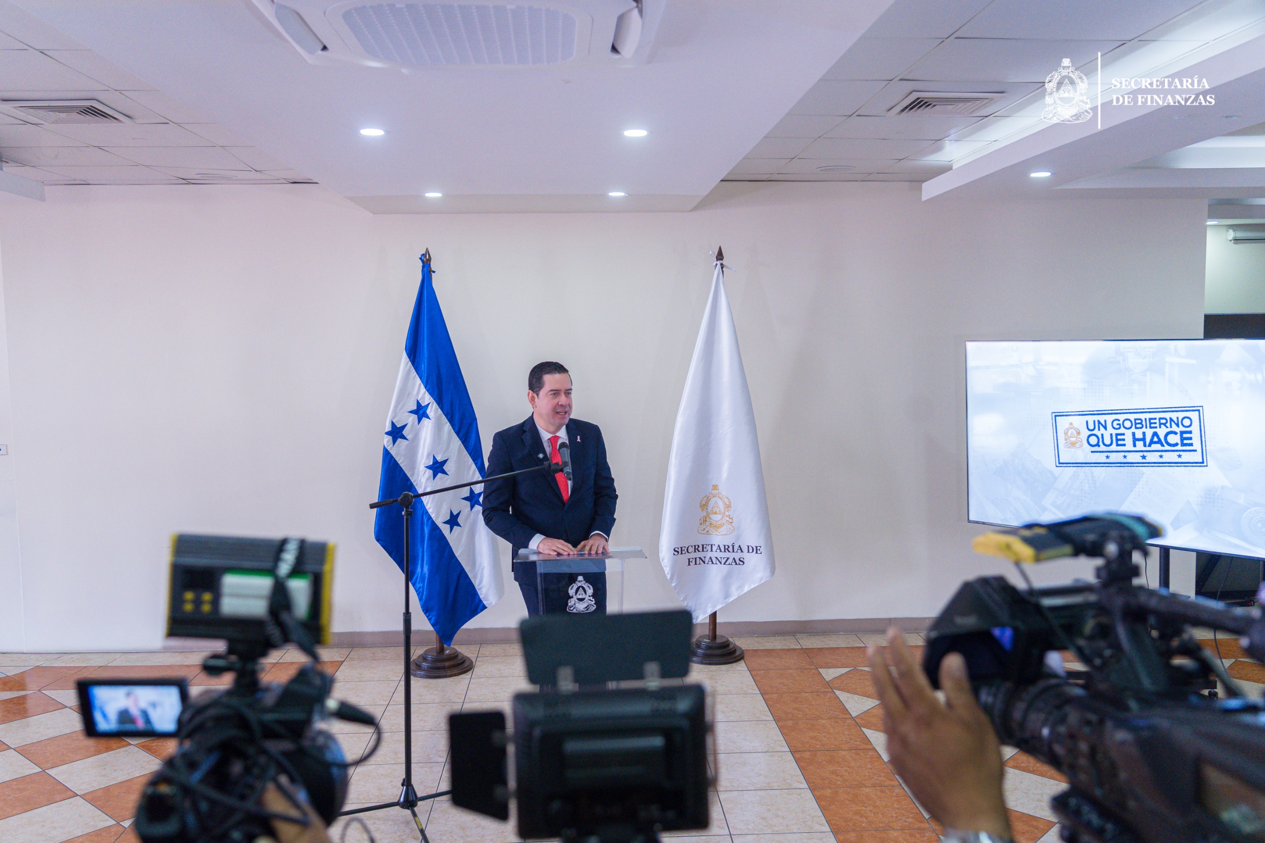 Ministro de Finanzas ve con optimismo la visita del FMI